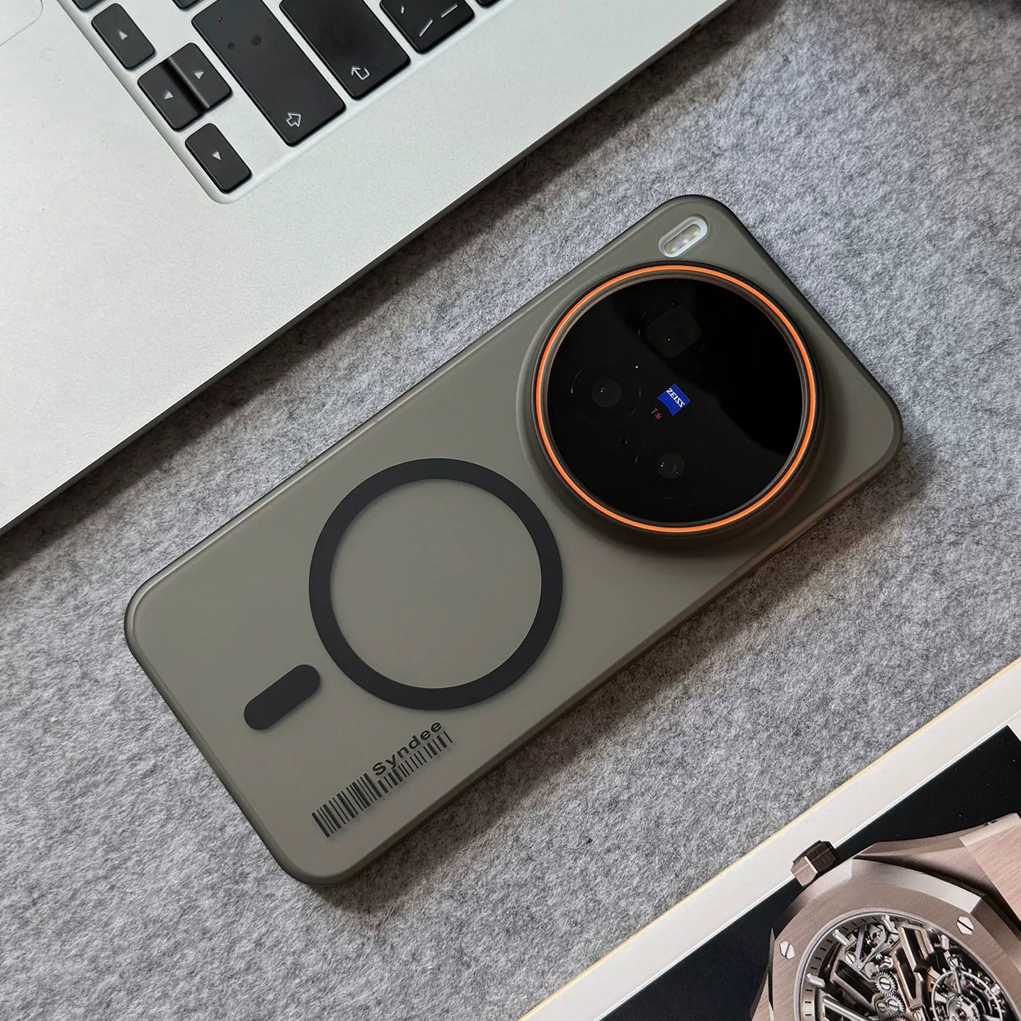 Ultra Thin Skin Feel Magnetic  - Transparent Thin Case のレビューと価格