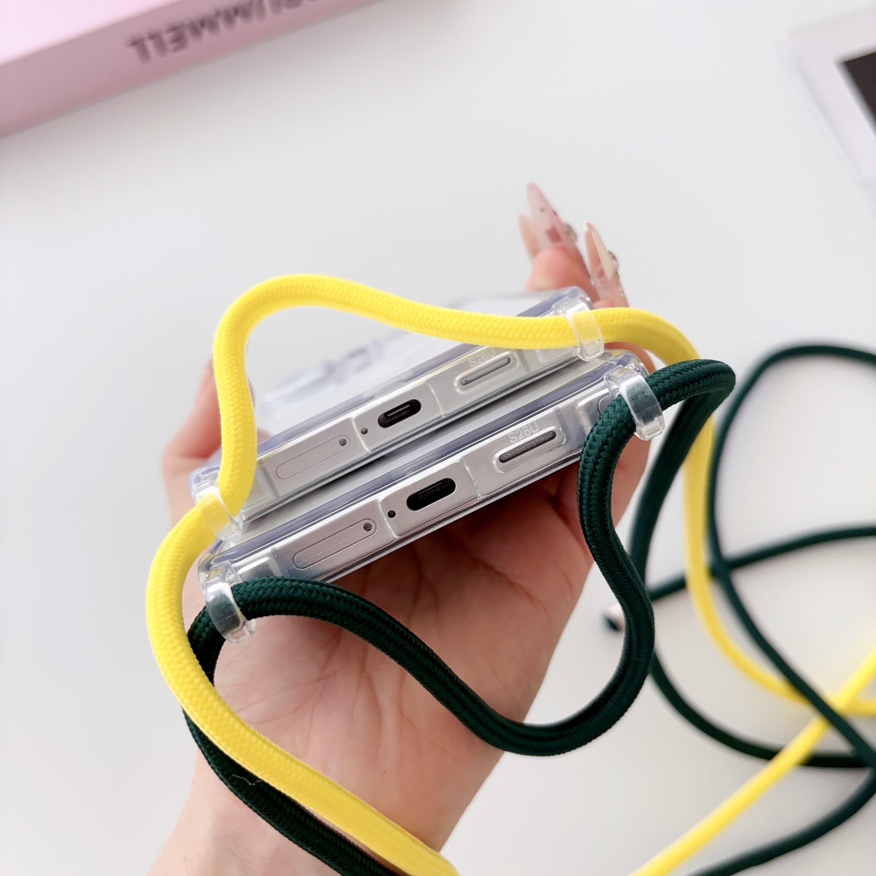 Crossbody Lanyard Clear Magnet - Clear Magsafe Case のレビューと価格