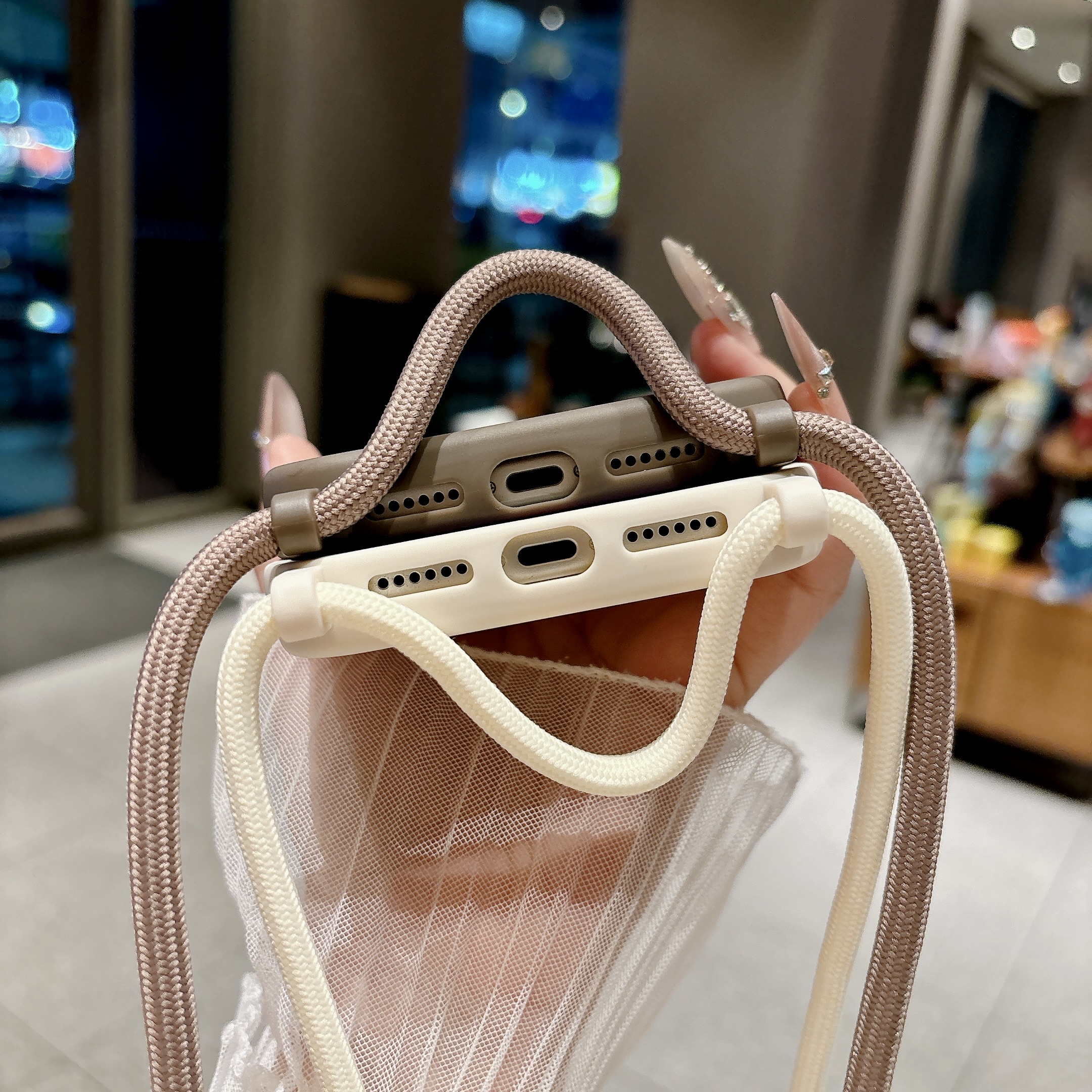 Phone Case For iPhone 17 16 15 - Phone Cases With Straps のレビューと価格